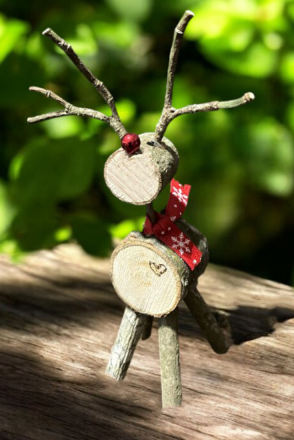 Med Natural Wood Reindeer 